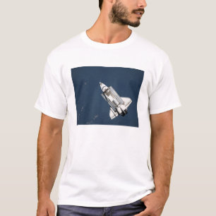 Uitzicht van Space Shuttle Discovery 2 vanuit de l T-shirt