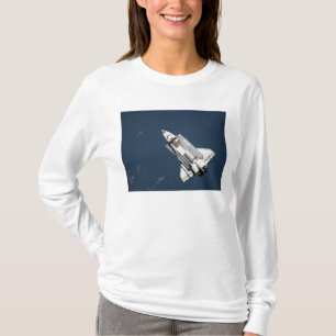 Uitzicht van Space Shuttle Discovery 2 vanuit de l T-shirt
