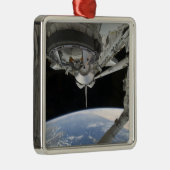 Uitzicht van Space Shuttle Discovery Metalen Ornament (Rechts)