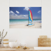 Uitzicht van strand met zeilboot poster (Keuken)