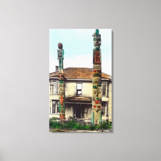 Uitzicht van Twee TotempolesWrangell, AK Canvas Afdruk (Voorkant)