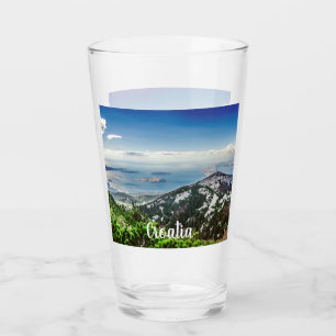 Uitzicht van zee uit bergen glas