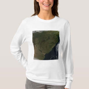Uitzicht van Zuid-Amerika met satelliet T-shirt