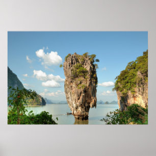 Uitzicht vanaf heuvel van Ko Tapu eiland in Thaila Poster