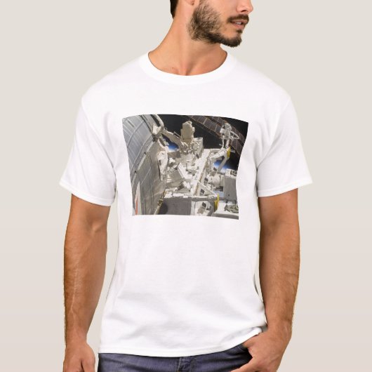 Uitzicht voor het sluiten van onderdelen t-shirt (Voorkant)