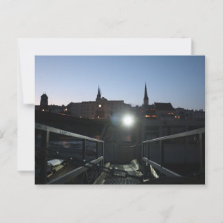 Uitzicht Wasserburg Altstadt met schip bij schemer Briefkaart