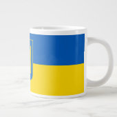 Ukrainian flag. Coat of Arms. We support Ukraine.  Extra Grote Beker (Rechts)