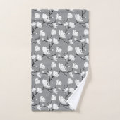 Ultimate Grey Monogrammed Magnolia Flower Bath Tow Bad Handdoek (Handdoek)