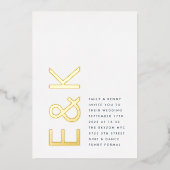 Ultra Modern Echt Goud Monogram Navyblauw Trouwen Folie Uitnodiging (Voorkant)