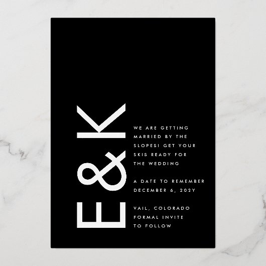 Ultra Modern Gold Photo Monogram bewaart onze datu Folie Uitnodiging (Achterkant)