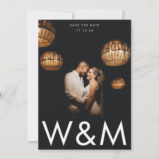 Ultra Moderne Bold White Monogram QR Code Terug Save The Date (Voorkant)