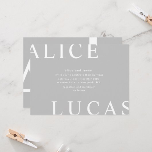 Ultra moderne lay-out monogrammen grijs bruiloft kaart (Voorkant / Achterkant in situ)