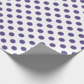 Ultra-violet polka-punten op wit cadeaupapier (Hoek)