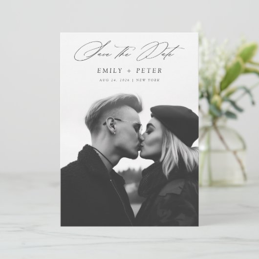 Ultramoderne minimalistische scriptfoto bruiloft save the date (Staand voorkant)