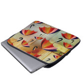 UMBRELLA PATTERNS IN A CAPTIVATING COLLAGE LAPTOP SLEEVE (Voorkant onderkant)