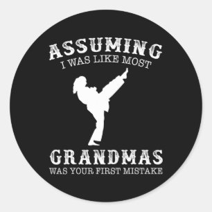 Uming ik was als de meeste oma's eerste fout - Kar Ronde Sticker