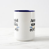 Un Ange Me Surveille Émail Camping Mug (Centre)