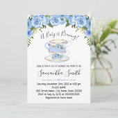 Un bébé brasse du thé baby shower bleu invitation (Debout devant)