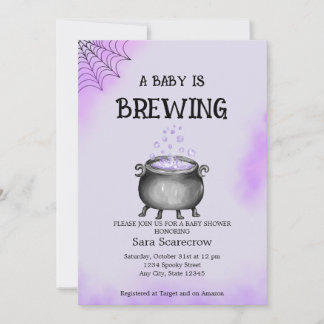 Un bébé brasse une invitation de Baby shower