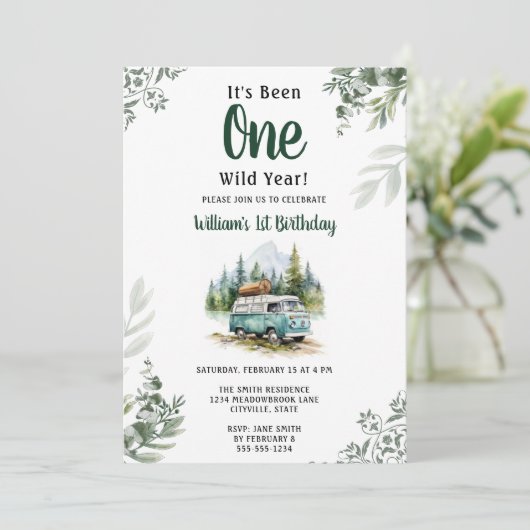 Un Camper 1er Anniversaire Invitation Camping (Debout devant)