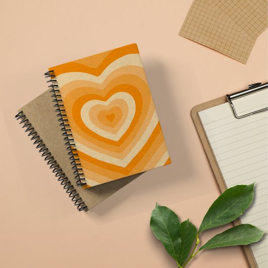 Un Carnet Spiral En Forme De Coeur Orange