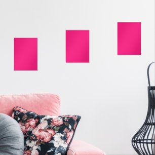 Un carré rose avec une bordure blanche, créant un 