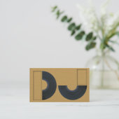 Un carte de visite frais du DJ de carboard (Debout devant)