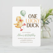 Un chanceux canard Invitation d'anniversaire, Anni (Debout devant)