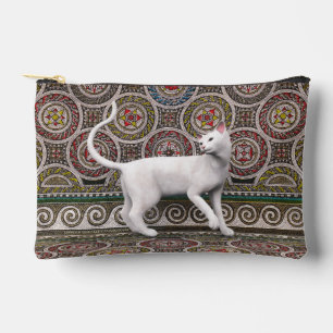 Un chat sur le sac fourre-tout en mosaïque