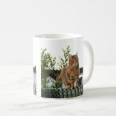 un chat sur une tasse (Devant droit)