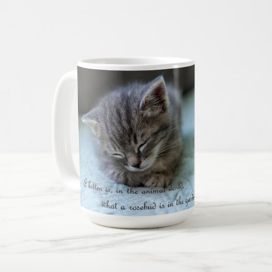 Un chaton est une tasse de chat rosebud (Devant gauche)