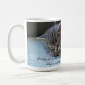 Un chaton est une tasse de chat rosebud (Gauche)