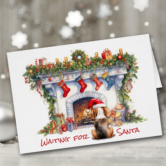 Un chien beagle attend sur la cheminée de Noël Pèr