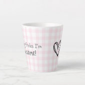 Un chien mignon qui adore la tasse au latte (Devant)