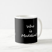 Un côté de la tasse dit Cò a th' ann am Madeline? (Devant droit)