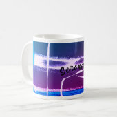 Un design abstrait original sur une tasse blanche (Devant gauche)
