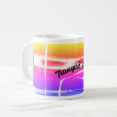 Un design abstrait original sur une tasse blanche (Devant gauche)