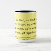 Un DIEU EST la tasse Stephanie Hutchinson du vers (Centre)