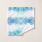 Un ensemble de trois serviettes sur une tringle, a (Gant de toilette)