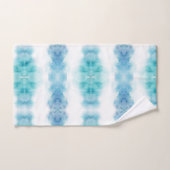 Un ensemble de trois serviettes sur une tringle, a (Serviette à main)