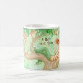 Un garçon dans un arbre - tasse de garçon d'arbre (Centre)