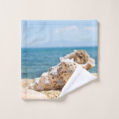 Un Gros Coquillage Sur Une Plage De Kavala De Mer  (Gant de toilette)