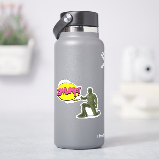 Un homme de l'armée verte avec des autocollants mo (HydroFlask)