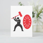 Un Homme Frappe Une Invitation Gong (Debout devant)