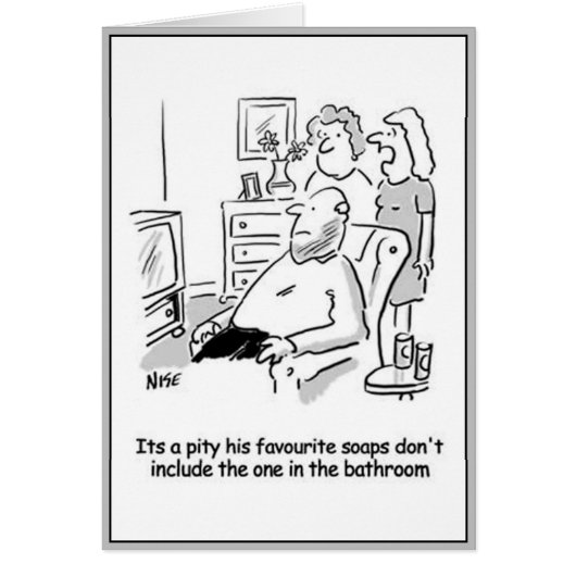 Un homme regarde des savons à la télévision. (Devant)