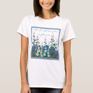 Un jardin complètement de T-shirt de fleurs