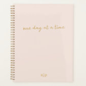 Un jour à la fois | Blush Pink et Gold Script (Devant)