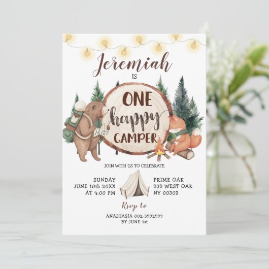 Un Joyeux Camper Première Invitation Anniversaire (Debout devant)