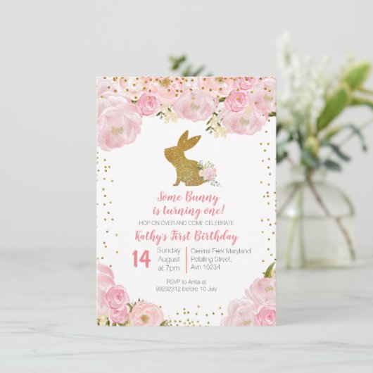 Un lapin devient une invitation d'anniversaire (Debout devant)