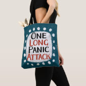 Un long Sac fourre-tout d'attaque de panique (De près)